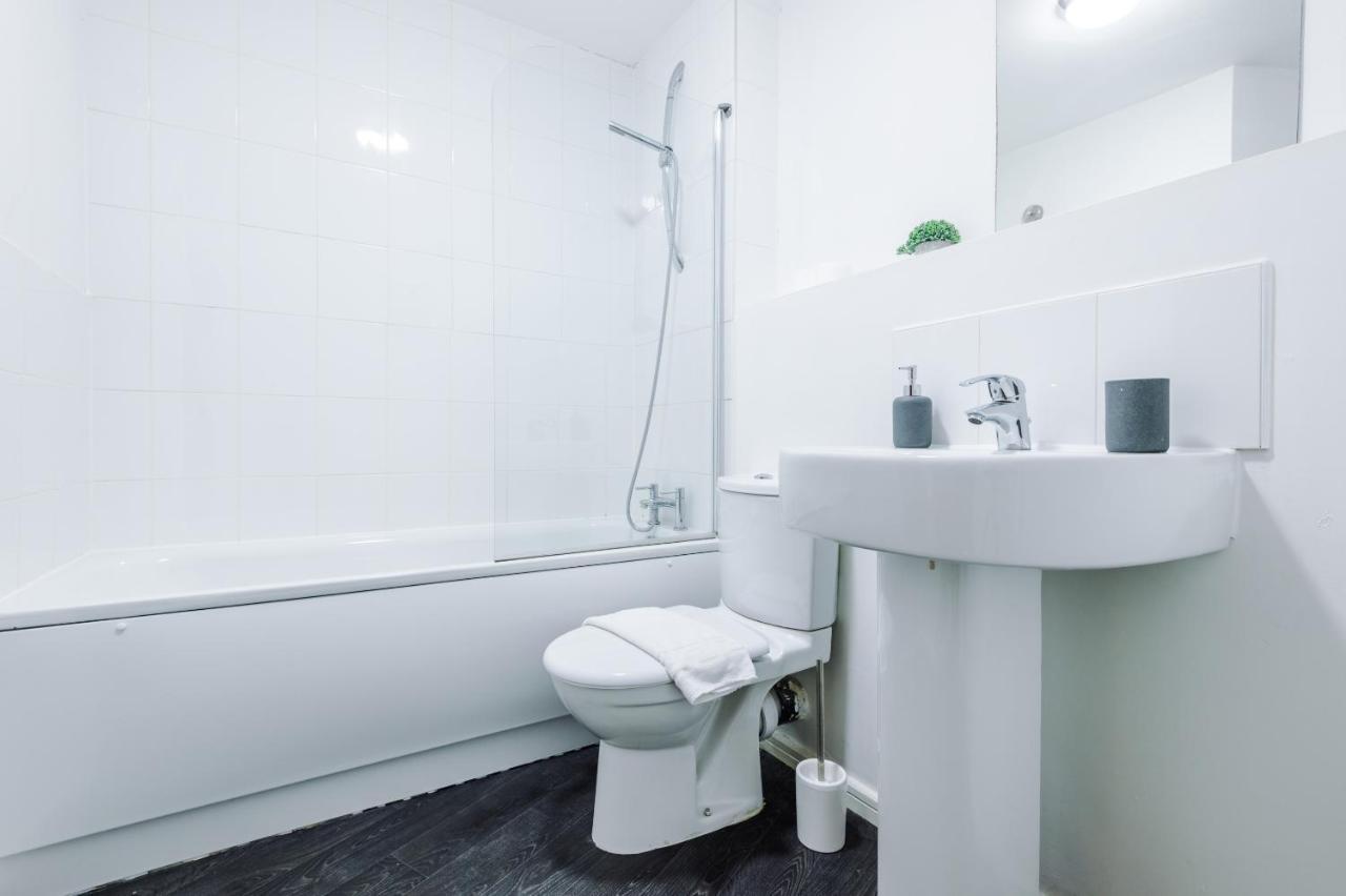 2 Bed Apartment With Balcony Private Parking Near Etihad Stadium, Coop Live مانشستر المظهر الخارجي الصورة